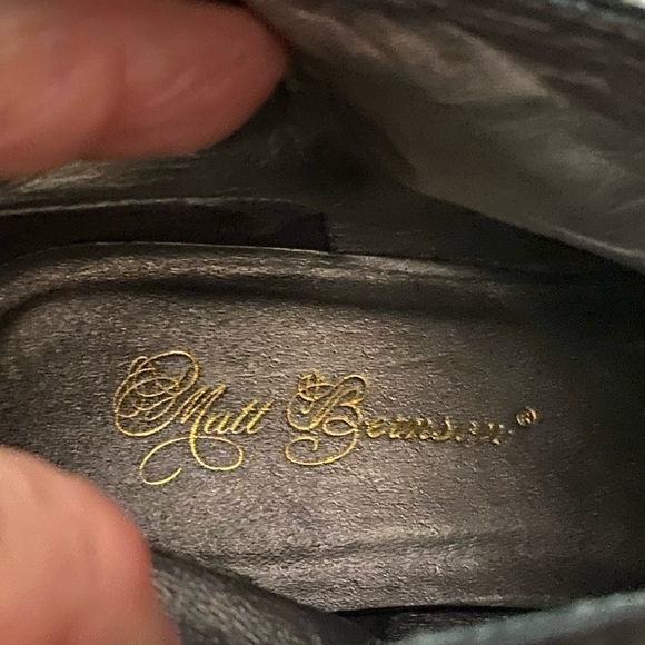 Matt Bernson short boots, size 8.5.  Textured black leather. Slip on. - Picture 4 of 9